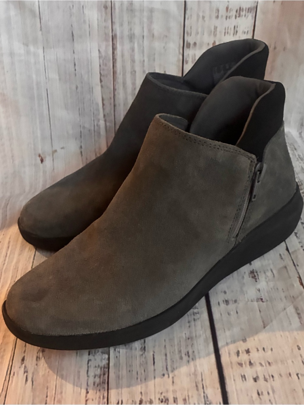 Clarks Women's Kayleigh Mid Ankle Boots Size 7.5
